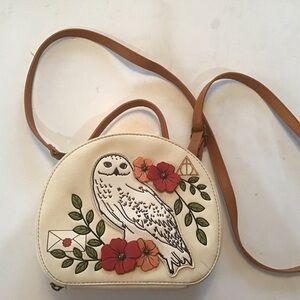 Harry Potter Warner BrosCream and Tan Crossbody Bag with Owl Design #HarryPotter